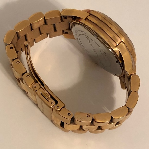 Michael Kors Runway Rose Gold Watch - Picture 6 of 9